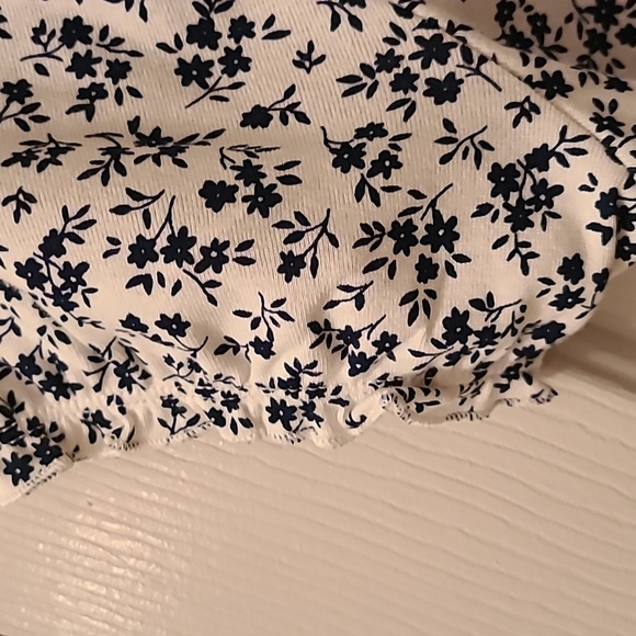 THEREABOUTS GIRLS PLUS SIZE BLACK & WHITE FLORAL SHORT SLEEVE TOP SIZE XL 18.5P - Picture 4 of 7